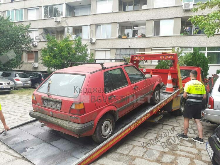 Започна принудителното вдигане на стари неупотребявани автомобили в Кърджали