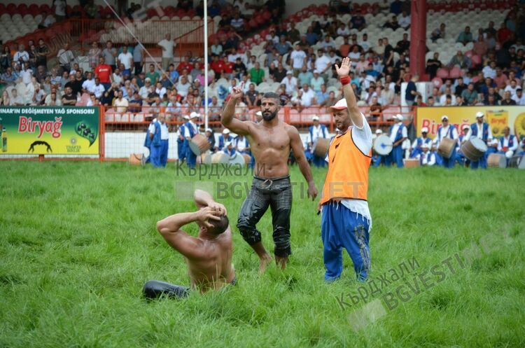 Започнаха мазните борби Kırkpınar в побратимения на Кърджали турски град Одрин