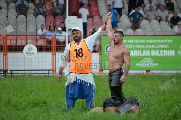 Започнаха мазните борби Kırkpınar в побратимения на Кърджали турски град Одрин