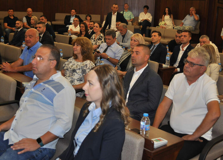 Таня Захариева отново е председател на Общинския съвет в Хасково