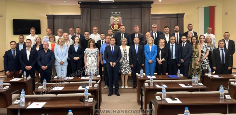 Таня Захариева отново е председател на Общинския съвет в Хасково