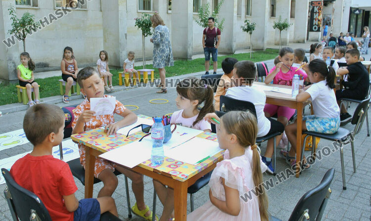 С игри и забавления започна „Лято в библиотеката“ в Хасково