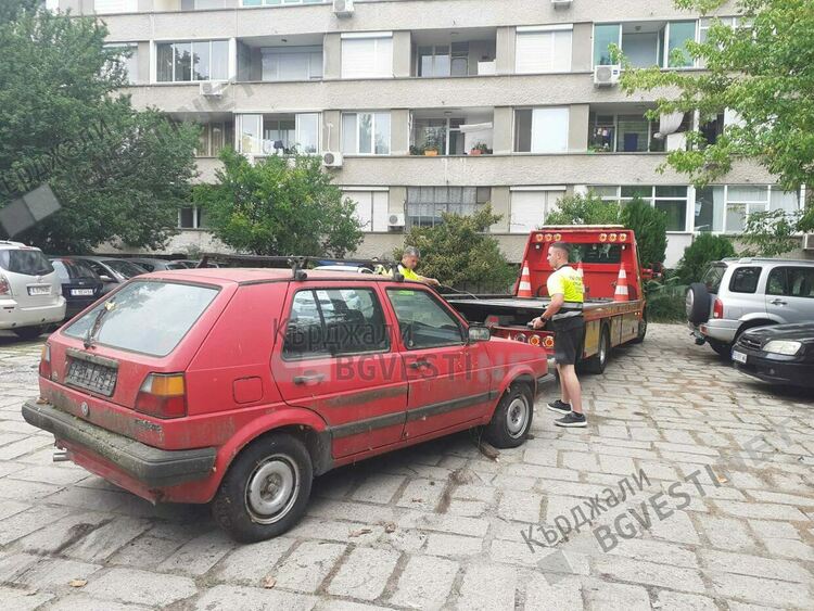 Започна принудителното вдигане на стари неупотребявани автомобили в Кърджали