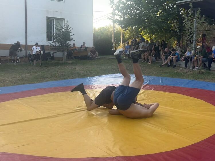 Шампионският отбор на „Димитровград“ с демонстрация по народни борби