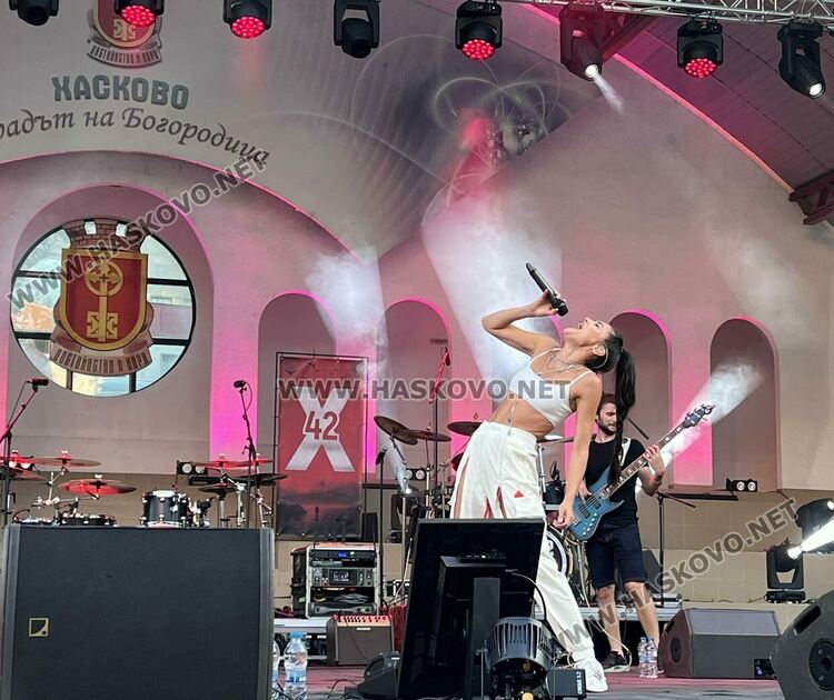 Керана и Космонавтите- гвоздеят на Хасково Рок Фест