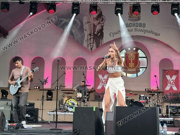 Керана и Космонавтите- гвоздеят на Хасково Рок Фест