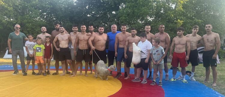 Шампионският отбор на „Димитровград“ с демонстрация по народни борби