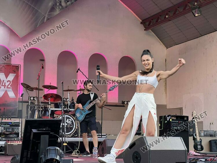 Керана и Космонавтите- гвоздеят на Хасково Рок Фест