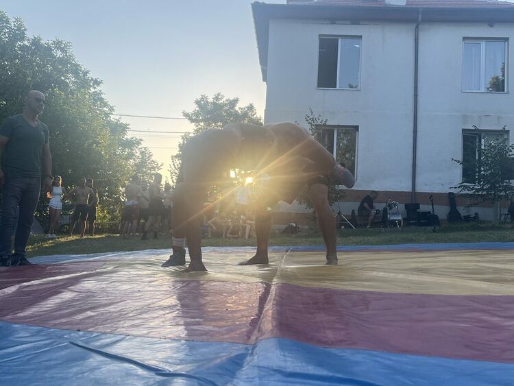 Шампионският отбор на „Димитровград“ с демонстрация по народни борби