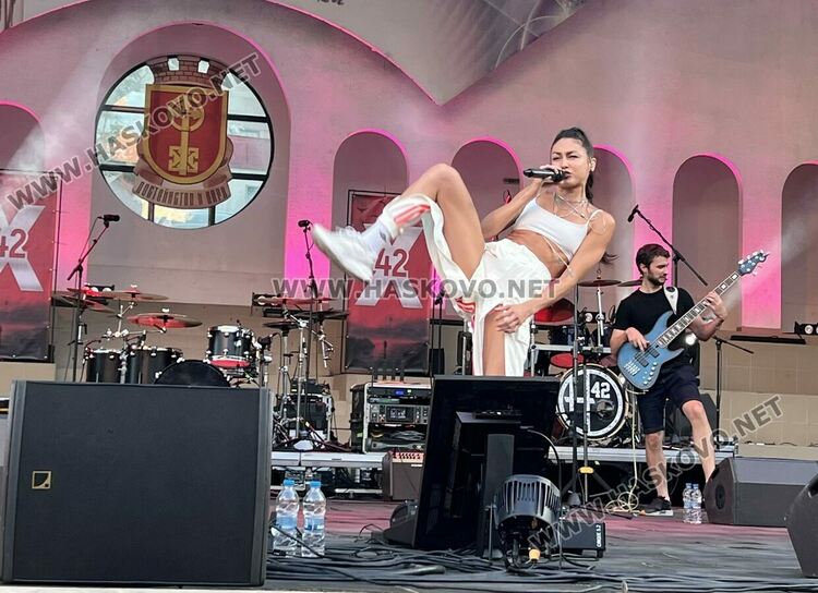 Керана и Космонавтите- гвоздеят на Хасково Рок Фест