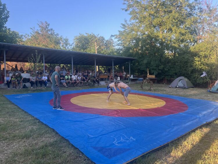 Шампионският отбор на „Димитровград“ с демонстрация по народни борби