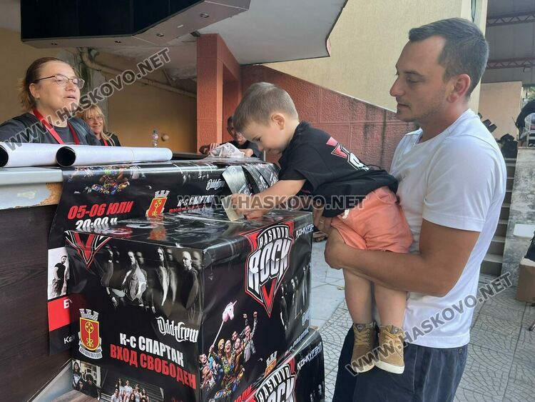 Керана и Космонавтите- гвоздеят на Хасково Рок Фест