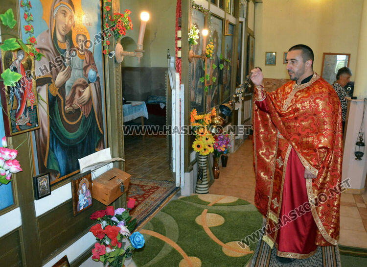 Църквата „Света Неделя”  отбеляза 100 години с ремонт и курбан