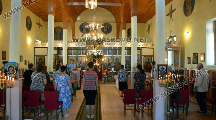 Църквата „Света Неделя”  отбеляза 100 години с ремонт и курбан