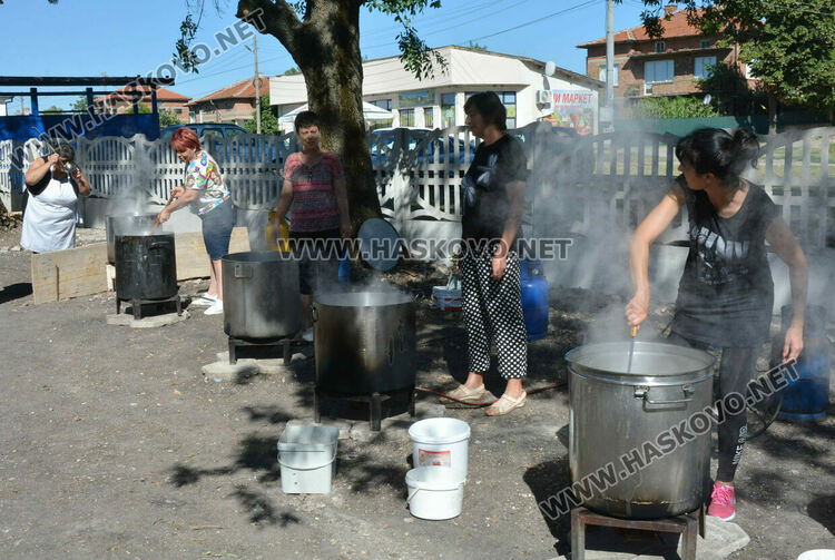 Църквата „Света Неделя”  отбеляза 100 години с ремонт и курбан