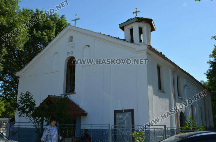 Църквата „Света Неделя”  отбеляза 100 години с ремонт и курбан