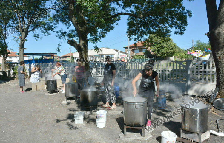 Църквата „Света Неделя”  отбеляза 100 години с ремонт и курбан