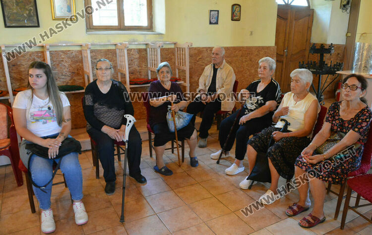 Църквата „Света Неделя”  отбеляза 100 години с ремонт и курбан