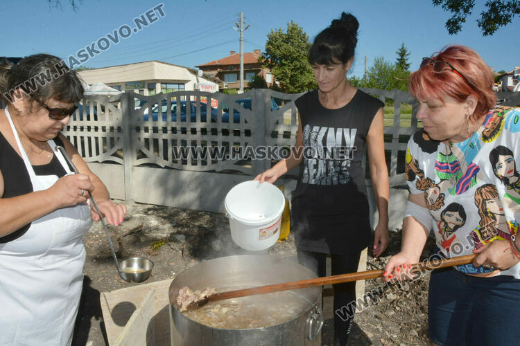 Църквата „Света Неделя”  отбеляза 100 години с ремонт и курбан