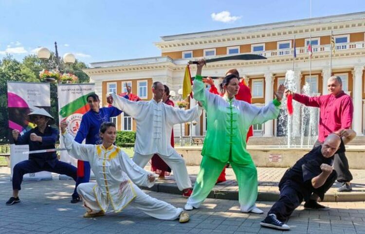 Десетки перничани се включиха в активностите, част от празника на китайската култура