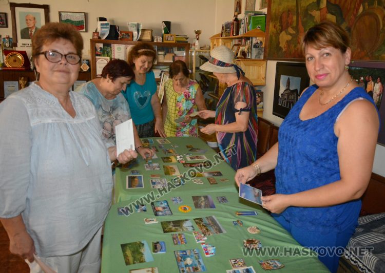 Изложба на картички и магните в читалище "Тракия-2008"