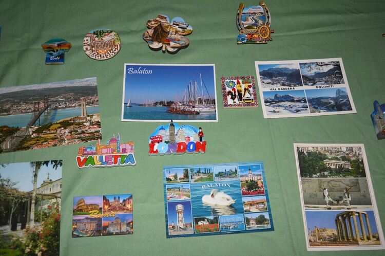 Нестанадртна изложба от картички и магнитчета откриха в читалище "Тракия-2008" 