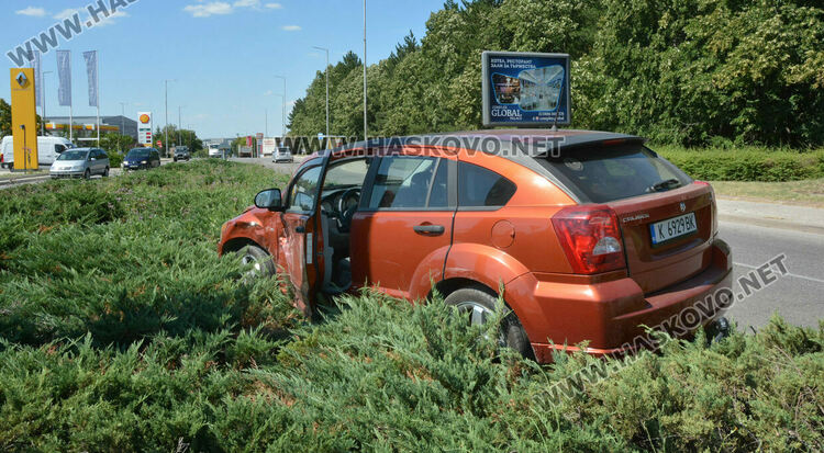 Две коли се сблъскаха на кръговото на бул. „Освобождение“ в Хасково