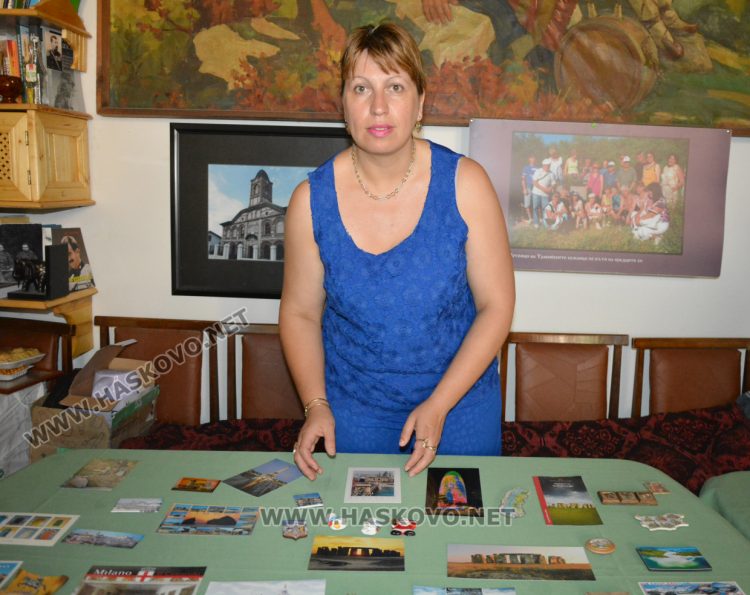 Нестанадртна изложба от картички и магнитчета откриха в читалище "Тракия-2008" 