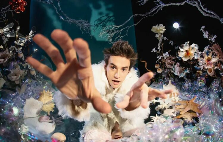 Броени часове до вълшебния концерт на Джейкъб Колиър с „Мистерията на българските гласове“