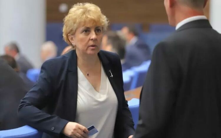 Отцепилата се от „Величие“ Виктория Василева обяви, че комисията ще „воюва с измамата зад „Исторически парк“.