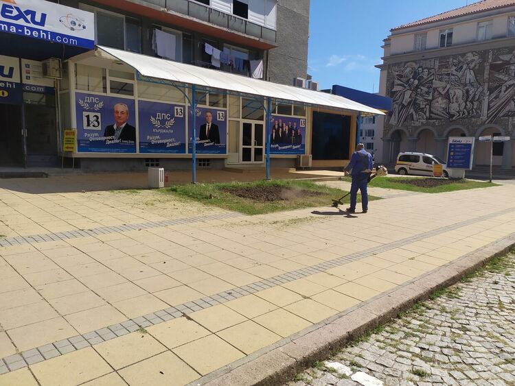 И седемте общински съвета на ДПС в област Кърджали снеха доверието си от четирима от народните си представители от региона