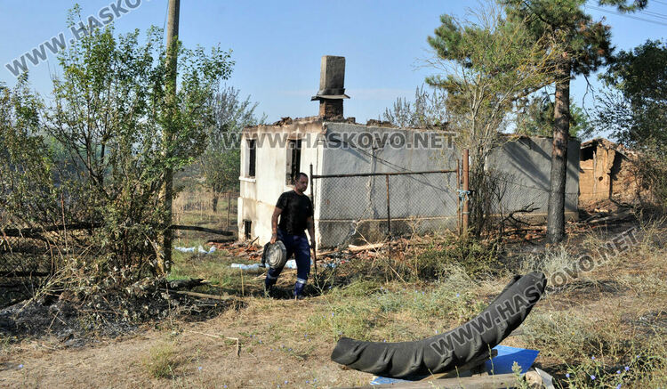 Ситуацията с пожарите в Хасковска област остава критична 
