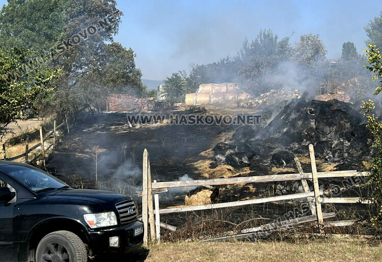 Ситуацията с пожарите в Хасковска област остава критична 