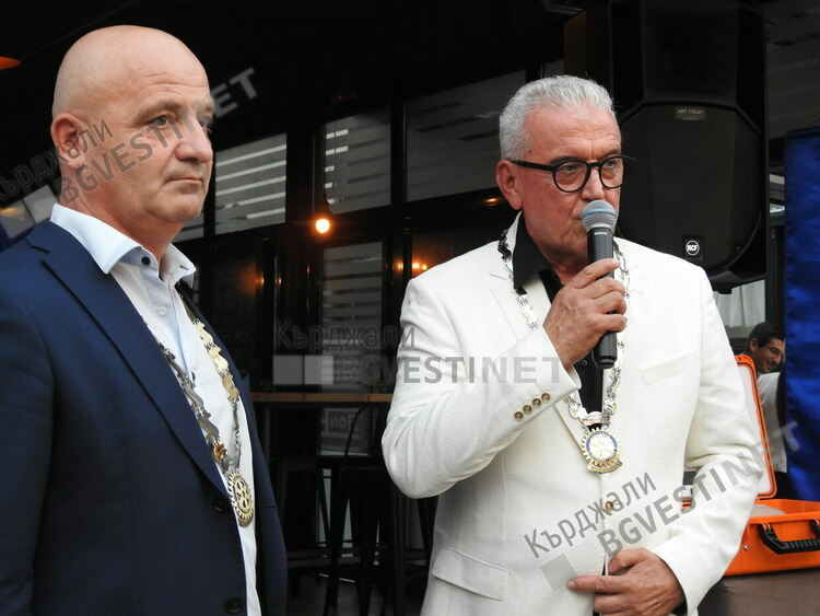 Ротарианци от Кърджали и Бурса дариха мобилен мамограф в общ проект за здравето на жените в областта