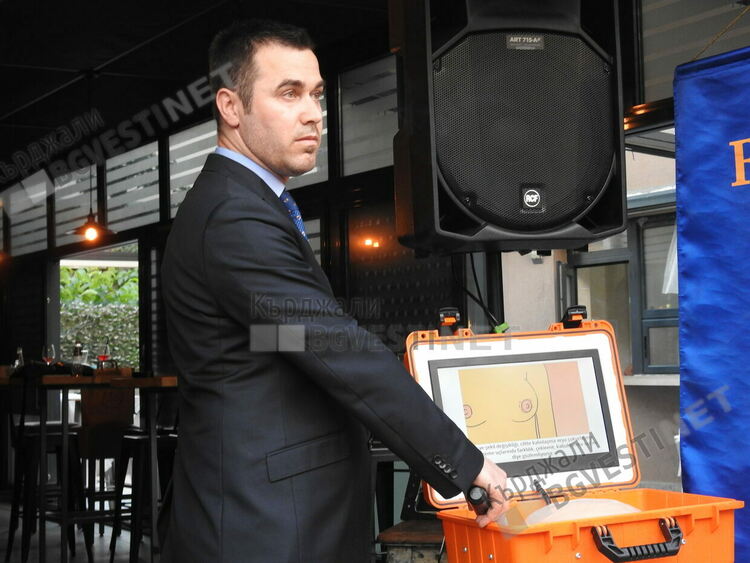 Ротарианци от Кърджали и Бурса дариха мобилен мамограф в общ проект за здравето на жените в областта