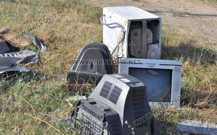 Ситуацията с пожарите в Хасковска област остава критична 