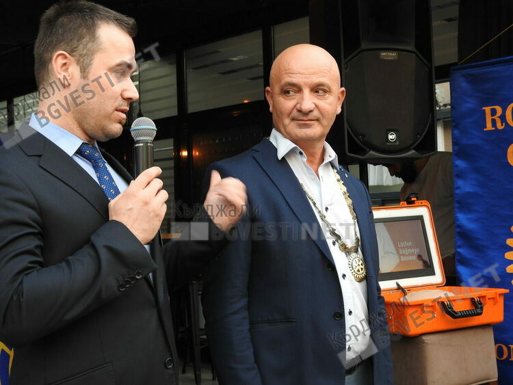 Ротарианци от Кърджали и Бурса дариха мобилен мамограф в общ проект за здравето на жените в областта