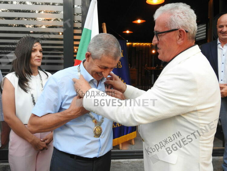 Ротарианци от Кърджали и Бурса дариха мобилен мамограф в общ проект за здравето на жените в областта