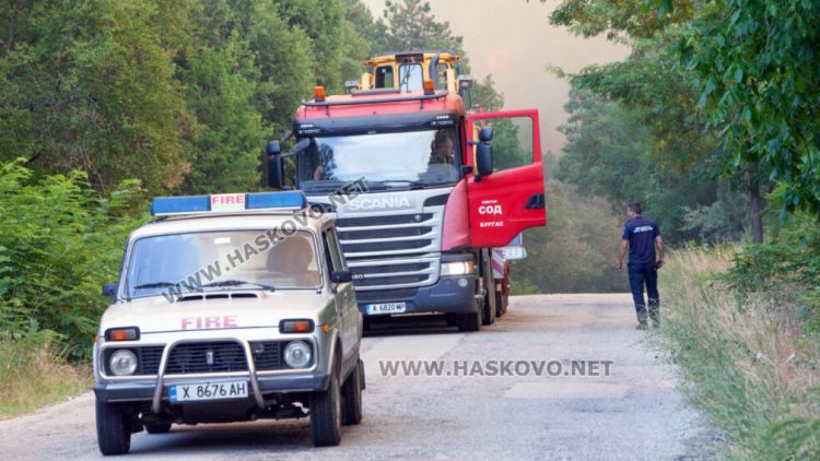 Тракторист причинил пожара край Студена, машината изгоряла