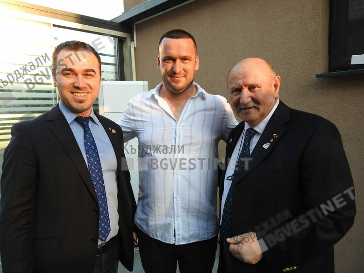 Ротарианци от Кърджали и Бурса дариха мобилен мамограф в общ проект за здравето на жените в областта