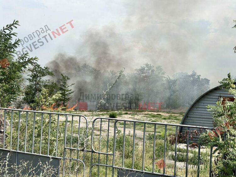Пожар в Димитровград, навлиза в индустриална зона - обновява се