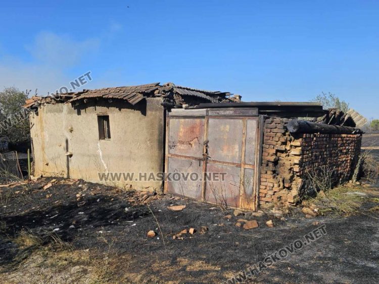 Евакуираха хора и в Свиленградско, стихията изпепели Равна гора