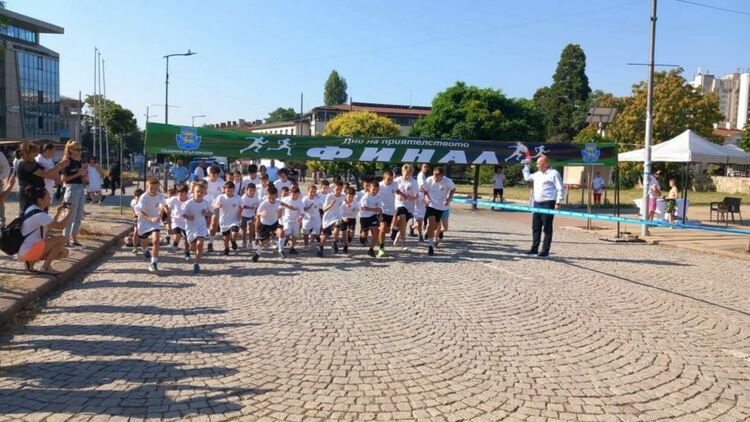 С масов лекоатлетически крос започнаха Дните на приятелството в Кърджали