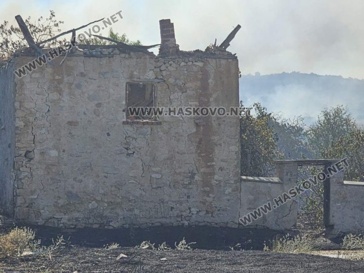 Евакуираха хора и в Свиленградско, стихията изпепели Равна гора