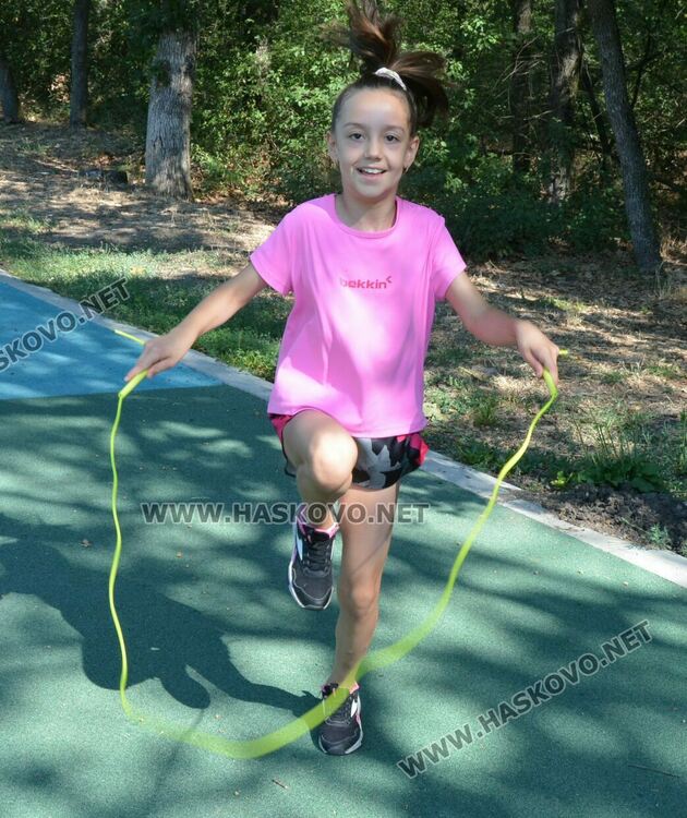 Масово търсят спасение от жегите в парк "Кенана"