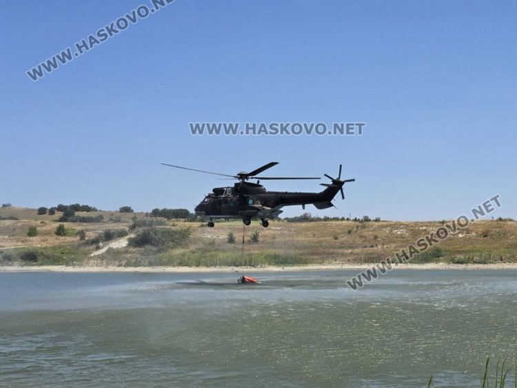 Два хеликоптера се включиха в борбата с бедствието в Свиленградско