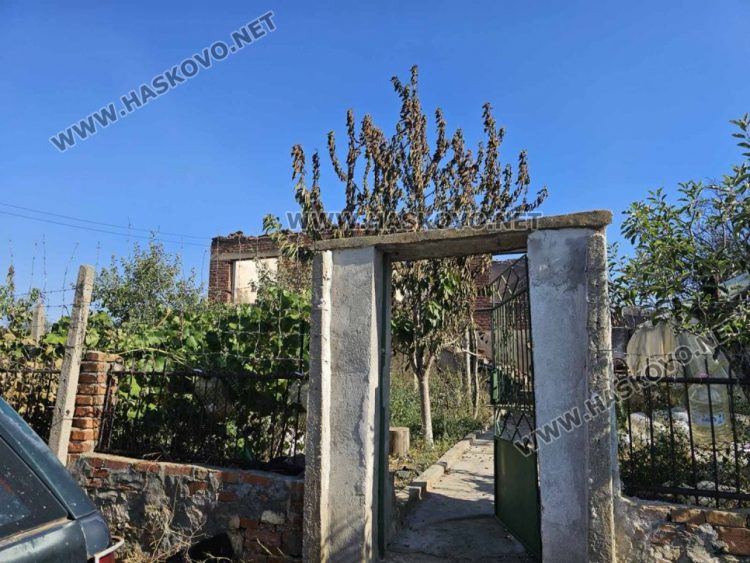 Евакуираха хора и в Свиленградско, стихията изпепели Равна гора