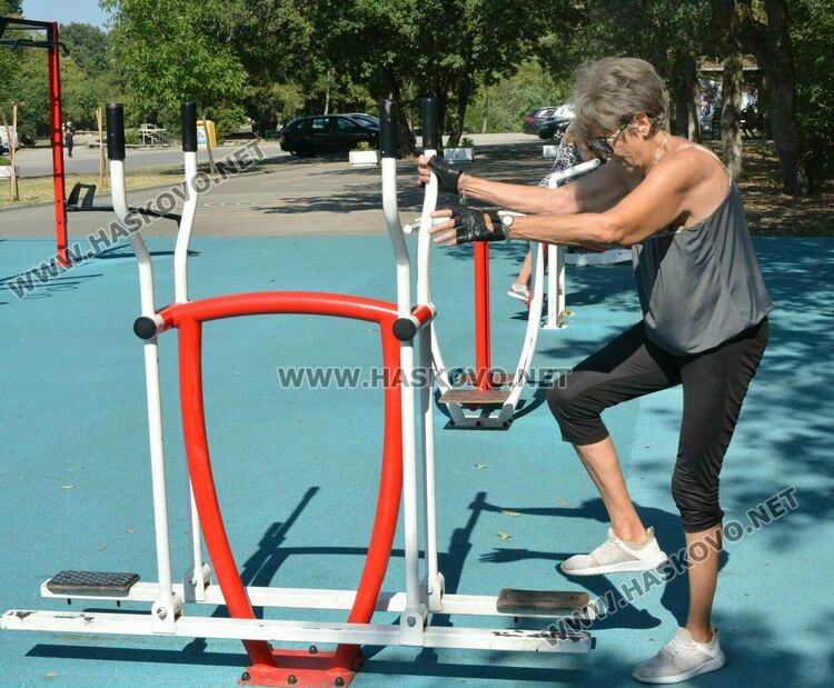 Масово търсят спасение от жегите в парк "Кенана"