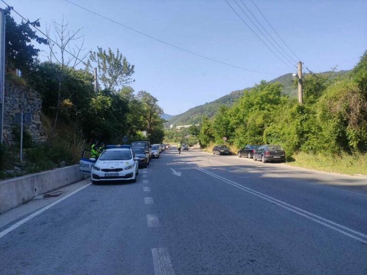 Жители на Брезе излязоха на мирен протест, искат Община Девин да им обърне внимание