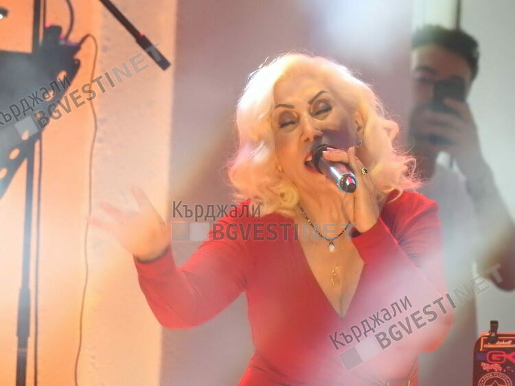   Инж.Кяшиф Кяшиф подари на кърджалийци голям концерт на звездата Силвия Кацарова